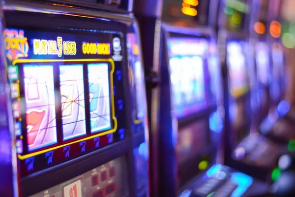 menang77 Treasures Aztec free spins bonus round with multiplier display